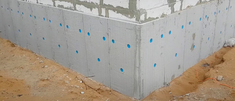 Как утеплить фундамент частного дома