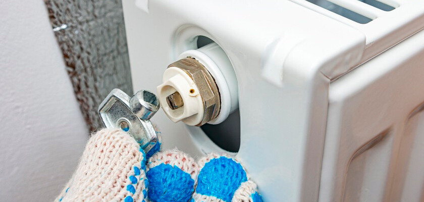 Как спустить воздух из батареи отопления